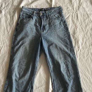 Hollister Ultra High-Rise baggy jeans (Lightweight Collection)